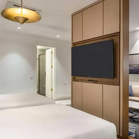 Hilton Mall Of Hotel 5*