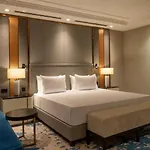 Hilton Mall Of מלון