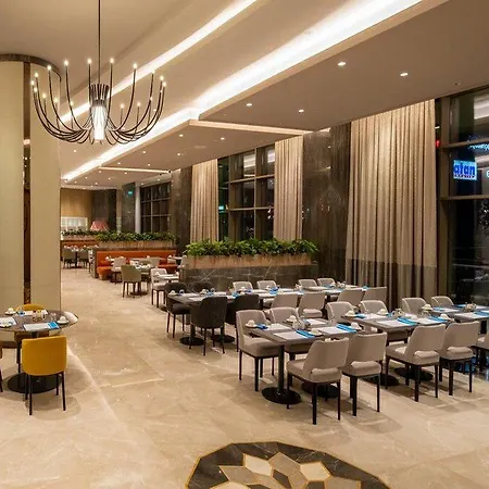 מלון Hilton Mall Of