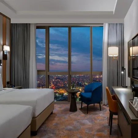 Hilton Mall Of 호텔 5*