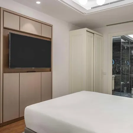 Hilton Mall Of 5*