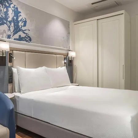 Hilton Mall Of 5*