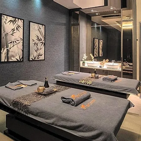 Hilton Mall Of 5*