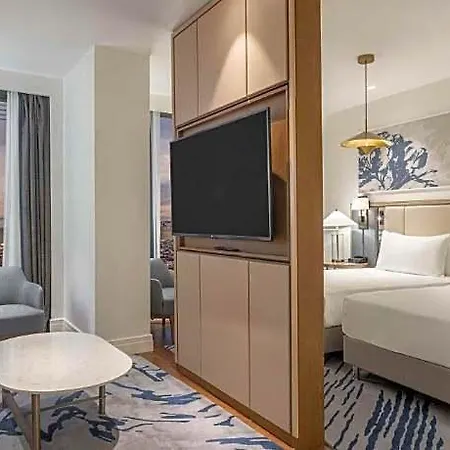 מלון Hilton Mall Of