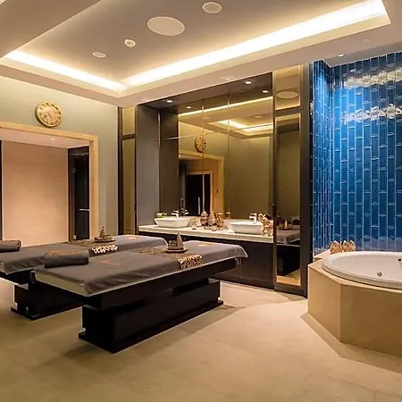 מלון Hilton Mall Of