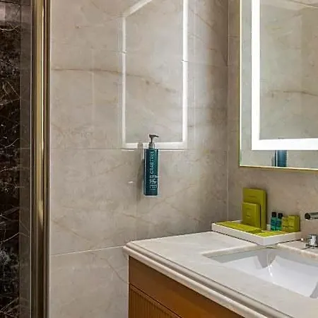 Hilton Mall Of 5*