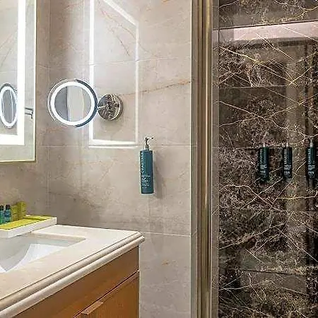 מלון Hilton Mall Of 5*