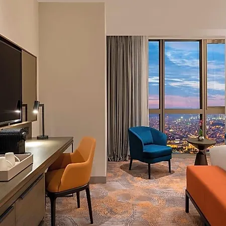 Hilton Mall Of מלון 5*